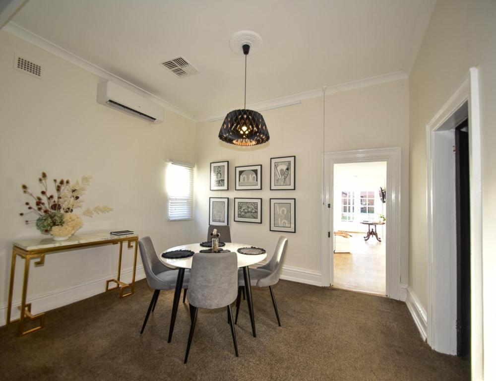 Macleay Cottage With Plunge Pool And Local Arts Dubbo Exterior photo
